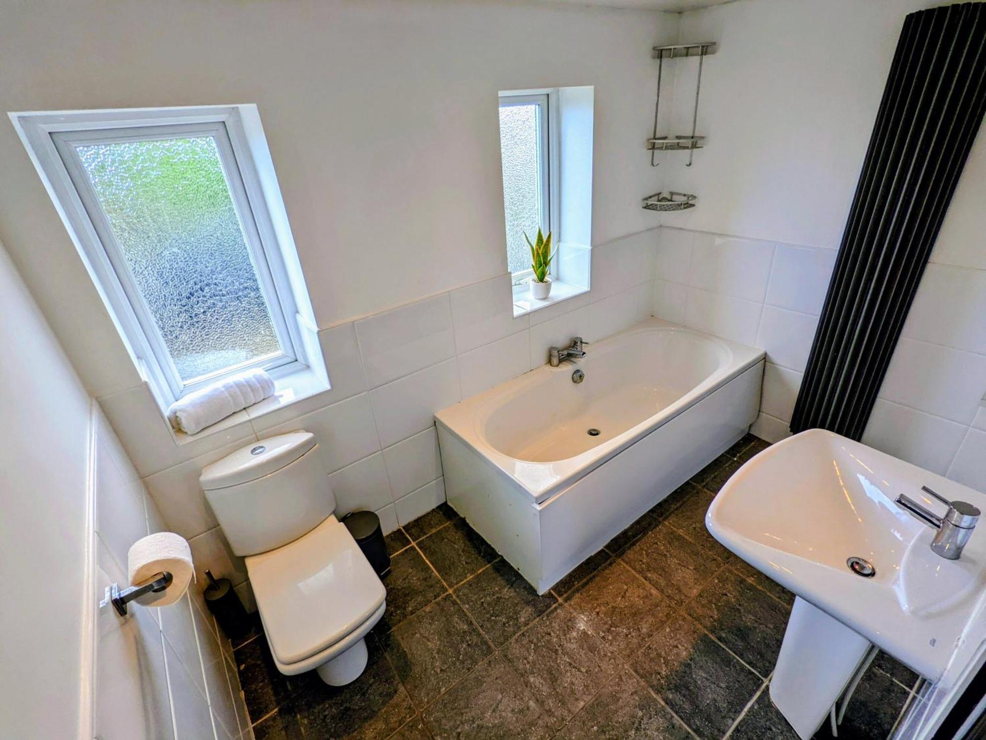 No 7 - Bright, Spacious 3 Bed Home With Parking & Wifi Хайтън Екстериор снимка